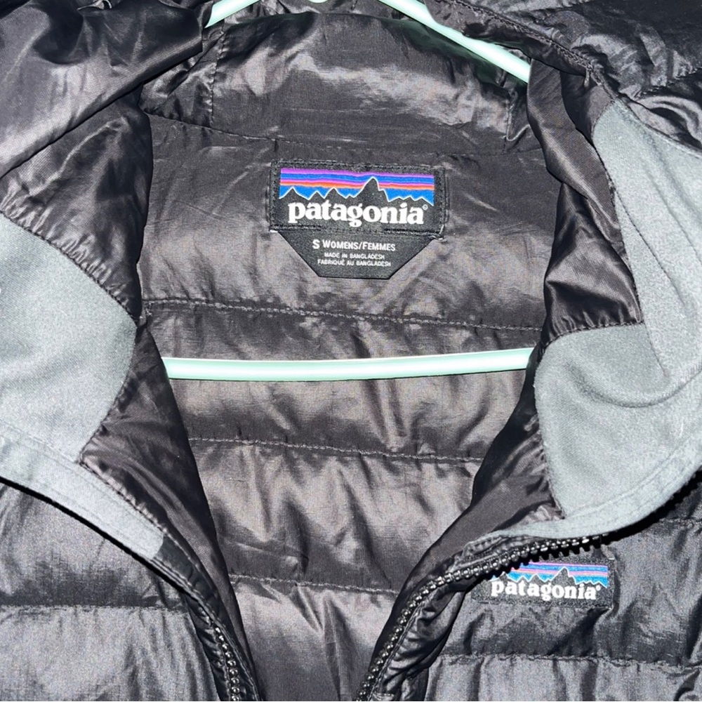 Patagonia puffer jacket color black